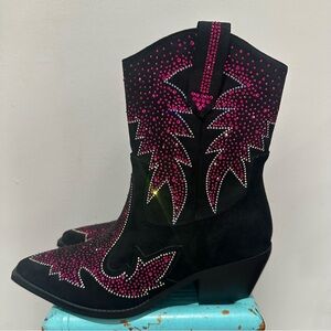 NEW Wet Kiss Cowgirl Cowboy Boots Black Pink Rhinestones Size 8.5